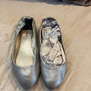 Mossimo Supply Co Silver Flat Women's Size 10